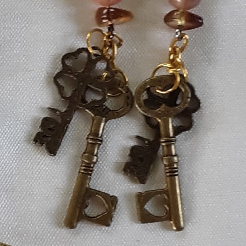 Handcrafted Pierced Sweeper Earrings Gemstone Beads Double Keys LOVE Hearts - Picture 2 of 7